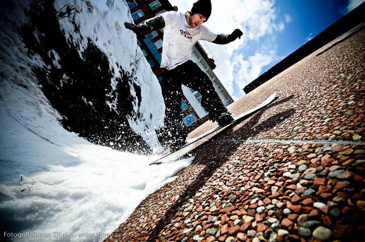 Lite wallriding i aprilsolen är aldrig fel.... Foto: Simon Sjörén www.sjoren.se. Åkare: Okänd.