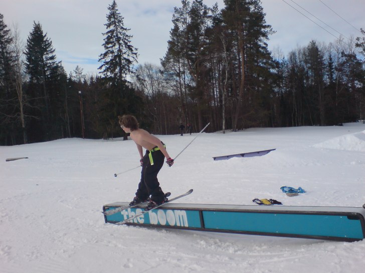 Sköningrailen på Skidleken. Foto: Alexander Mebius. Åkare: Isak Hemmingsson.