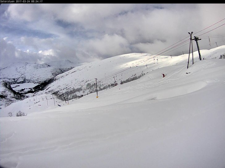 Over 20cm nysnø i går...
Fredag kl 08.05 er det .