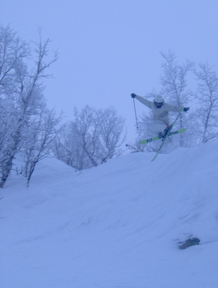 Soft drop nära pisten. Foto: Martin Lundblad. Åkare: Ström.