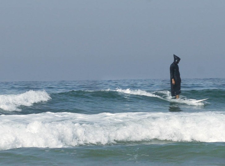 Så här såg vågorna ut i 8 av 8 dagar - jippi! . Foto: Andreas "EA" Lönngren. Åkare: Adam "Ali Baba" Forslund.