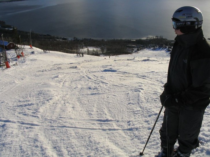 Tittar ut, ser fram emot ett härligt åk.. Foto: Gustav Nilsson. Åkare: Joakim Sundberg.