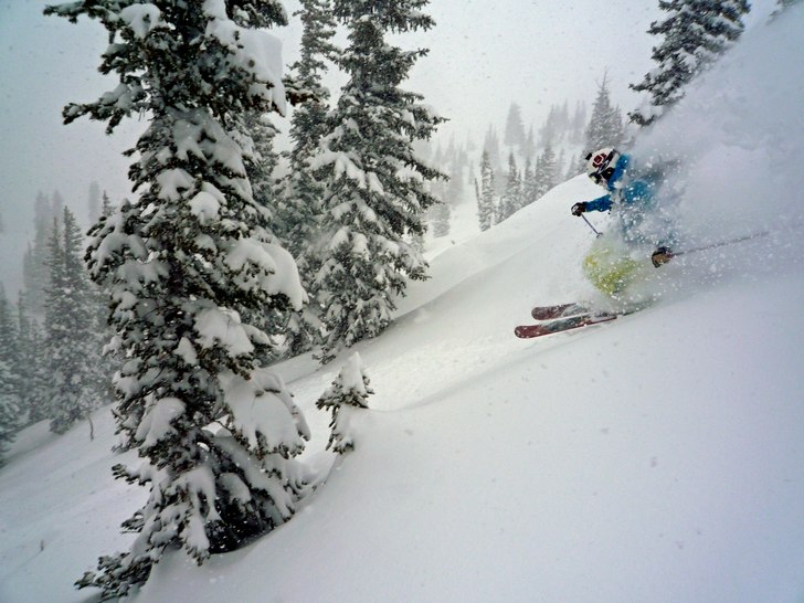Ännu ett grymt dump i Altas underbara terräng!!. Foto: Henrik Liljeqvist. Åkare: Robert Hortlund.