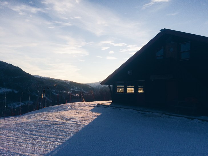 SIL hytta åpen og påmelding til DNB åpen bakke .