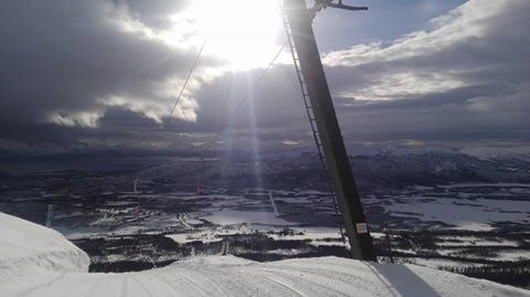 Sola skinner inn i bakken.
Fine forhold, litt vind.