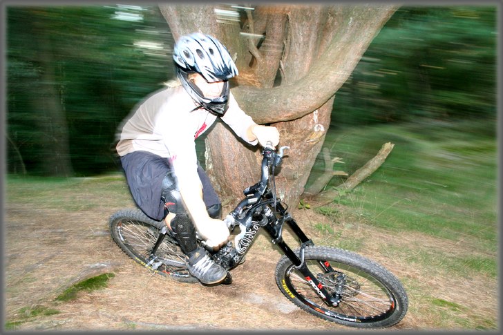 en sväng. Foto: Joakim Croy. Åkare: Martin Söderqvist.