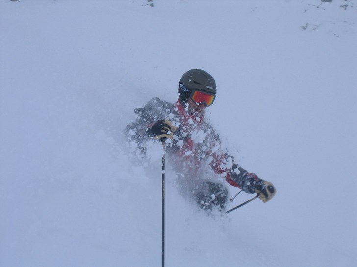 En del snö kom det så det var bara att platta ti. Foto: Martin Bengtsson. Åkare: Michael Malmros.