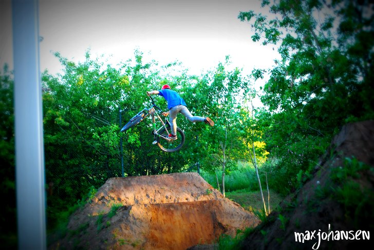 simon i en tailwhip :). Foto: max johansen. Åkare: simon johansson :).