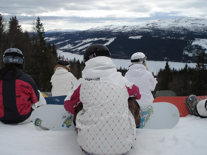 Candy Camp i Åre. Hoppcheck i röda linjen i Brä. Foto: Sofia Ala.
