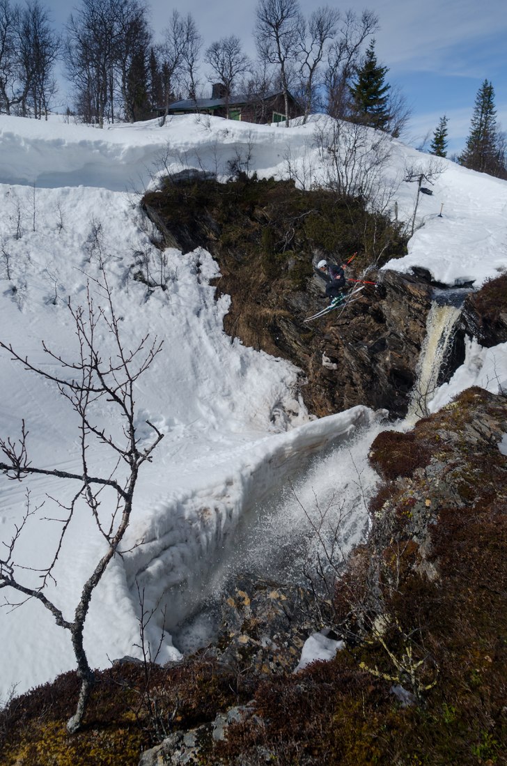 Vattenfallsdropp i utkanten av tegefjäll
Åkare:.
