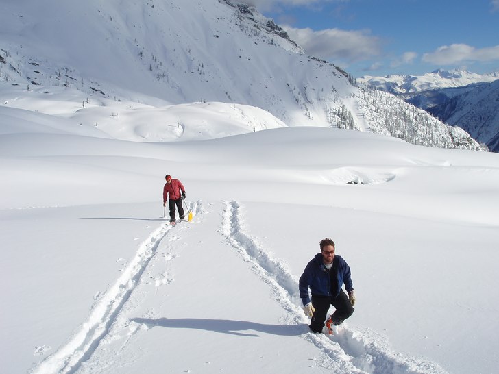 Craig och Fickling fixar till en lavinövning unde. Foto: Anders. Åkare: Craig och Mr Fickling.