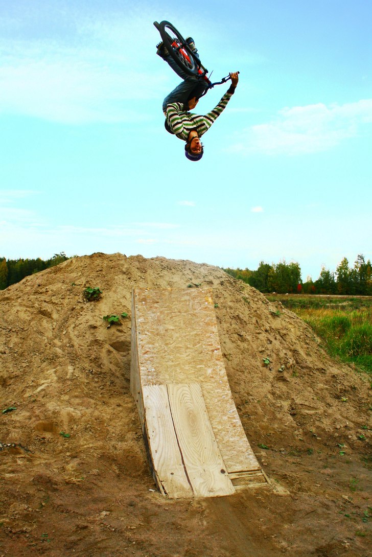 backflip tabletop. Foto: Carl Enström. Åkare: Jacob Ragnarsson.
