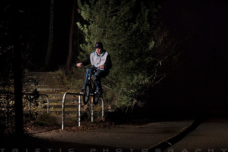 50-50 grind!

http://www.trizticphotography.com/. Foto: Tobias Gustavsson. Åkare: Joseph Jansson.