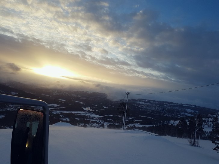 Soloppgang 
Flotte forhold i bakken i dag etter et.