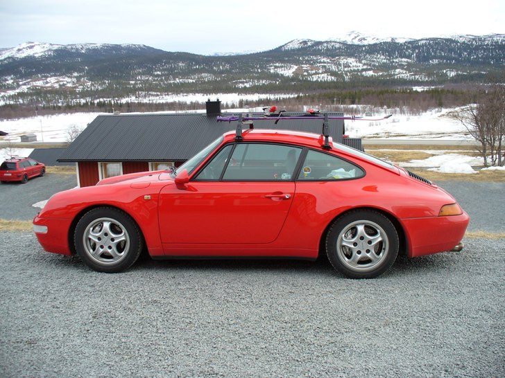 Någon annan som sett Porche med takräcke??. Foto: Elia Landberg. Åkare: Porche.