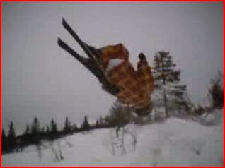 Vi byggde ett puder hopp på kalfjället så man b. Foto: Marcus ''Alvis'' Alvarsson. Åkare: Jag.