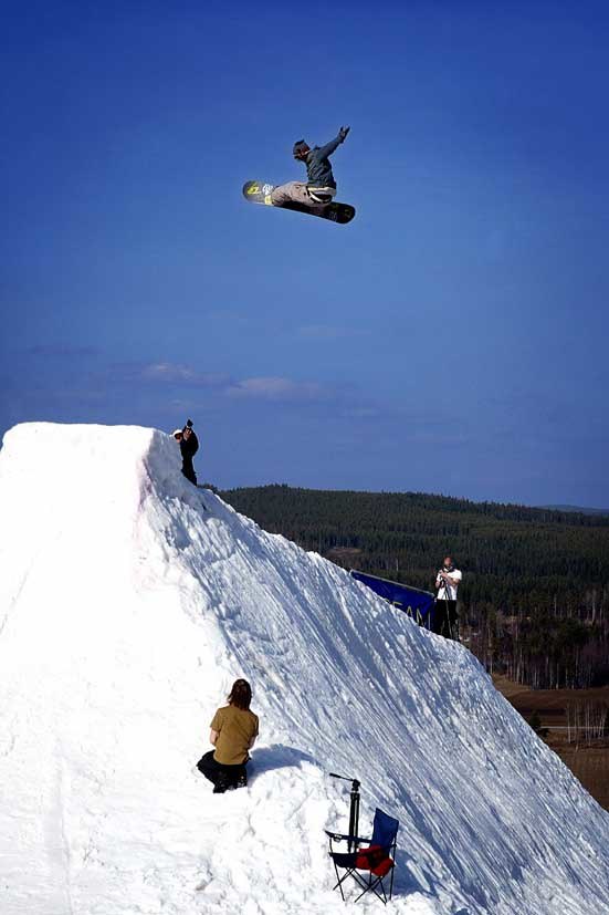 Magnus Sterner flyger stort i 
Cornen under Royal. Foto: Tobias Ivarsson. Åkare: Magnus Sterner.
