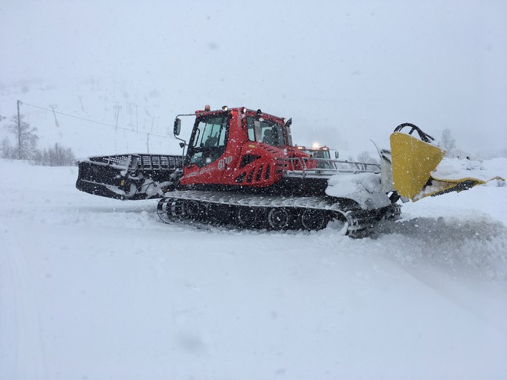 15 cm nysnø!

 Nå er det 0 grader, snøbyger og.