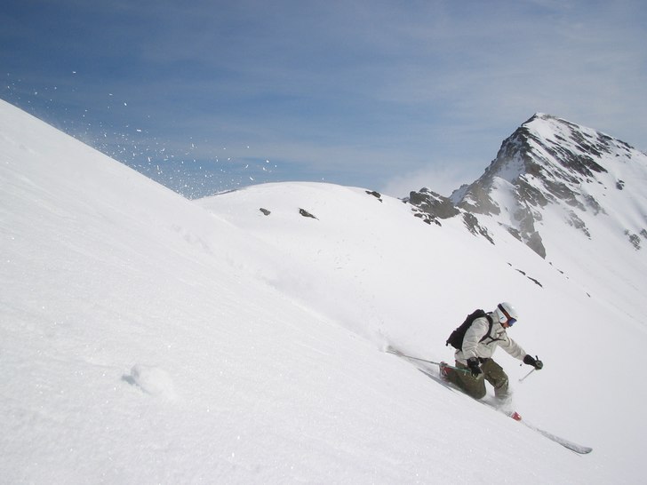 Våråkning från toppen.. Foto: Eric Asmussen. Åkare: Gabbe Riva.