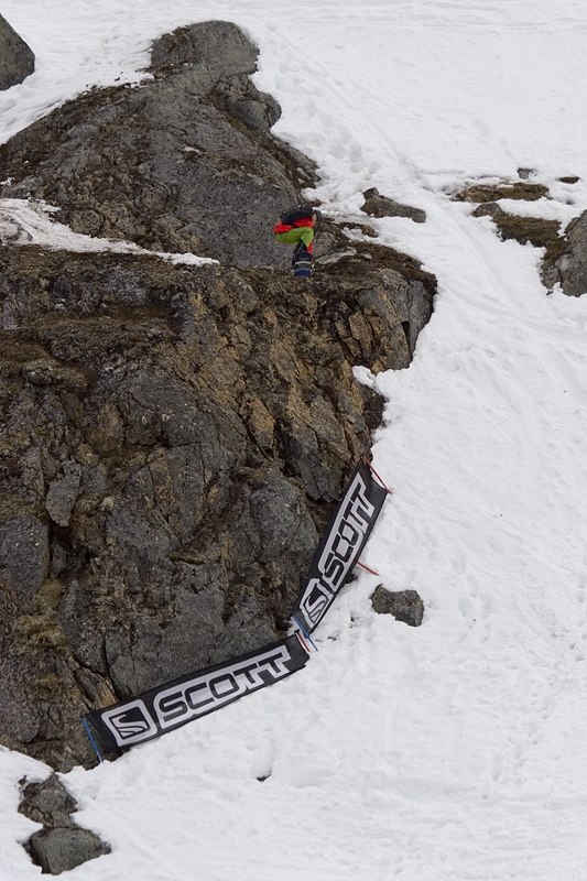 Foto: Johan Hellman. Åkare: David Magnusson kör ett rejält dropp med sin bräda..
