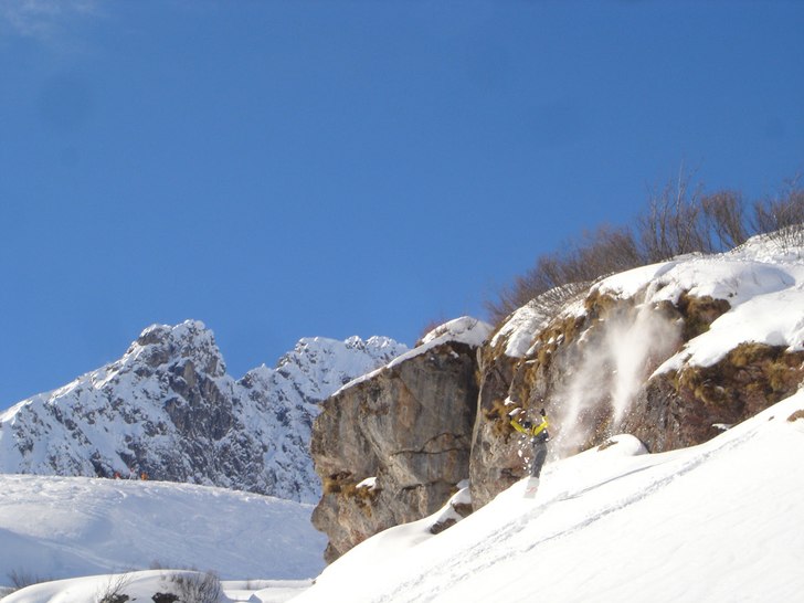 Samma drop som Linus Hagberg utför(bild på freer. Foto: Puya. Åkare: Jonas Zingmark.