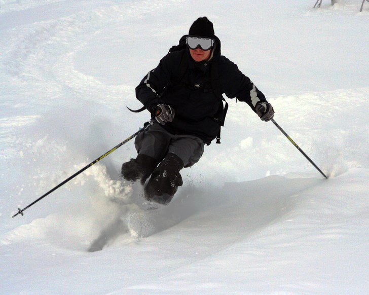 Puder i Kittel. Foto: Paessa Konteh. Åkare: Michael Gustafsson.