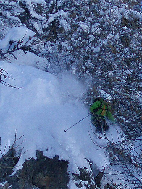 leker i skogen i La Grave. Foto: Fredrik Broman. Åkare: Tobias Liljeroth.