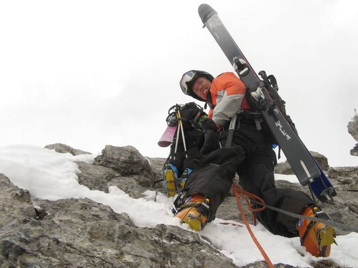 Första svenskarna på väg upp till "hemlig . Foto: Johan Persson. Åkare: Johan Isaksson.