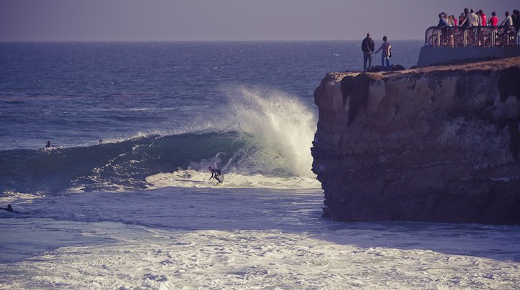 "By far the most famous surf spot in all of S. Foto: Marcus Olsson. Åkare: Santa Cruz local.