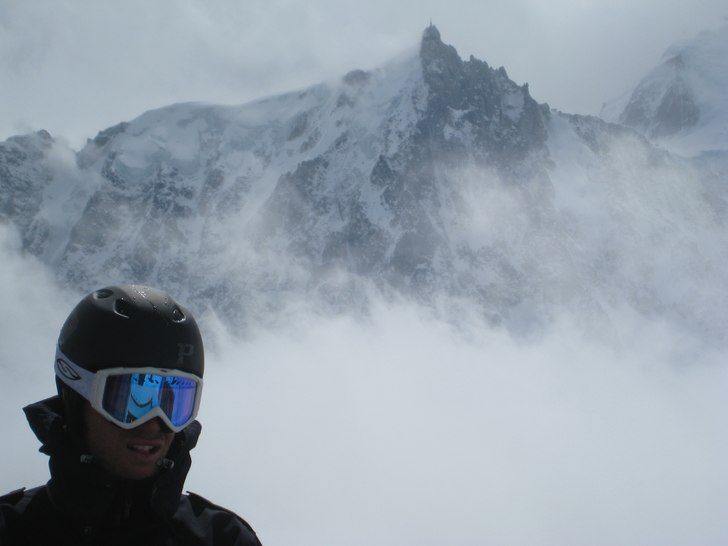 aiguillen i bakgrund. Foto: mattias sahlin. Åkare: martin anneflod.