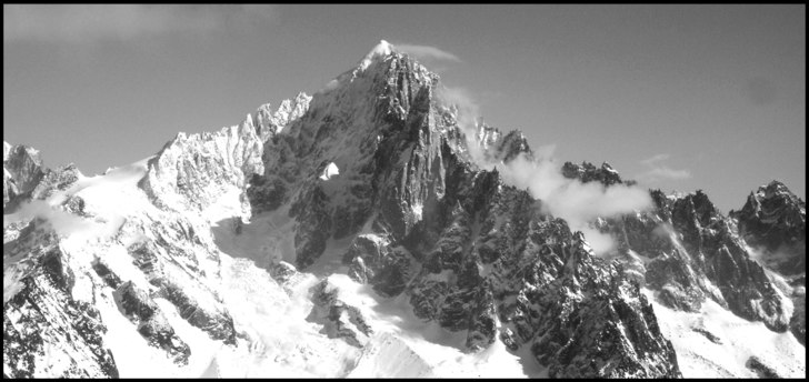 Spetsiga berg vid Chamonix
Bilden tagen från Br�. Foto: Simon Pontér.
