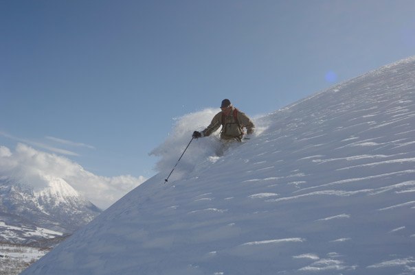 Climb the peak and ski the Nth face.... Foto: Geoff Dyke. Åkare: Nigel Abbott.