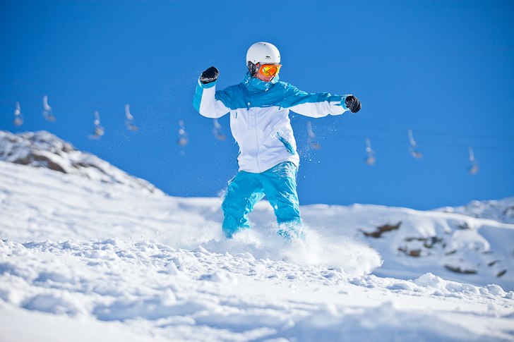 Marc skriker ut lyckan i lössnön!. Foto: Peter Igelhammar. Åkare: Marc Ravn.