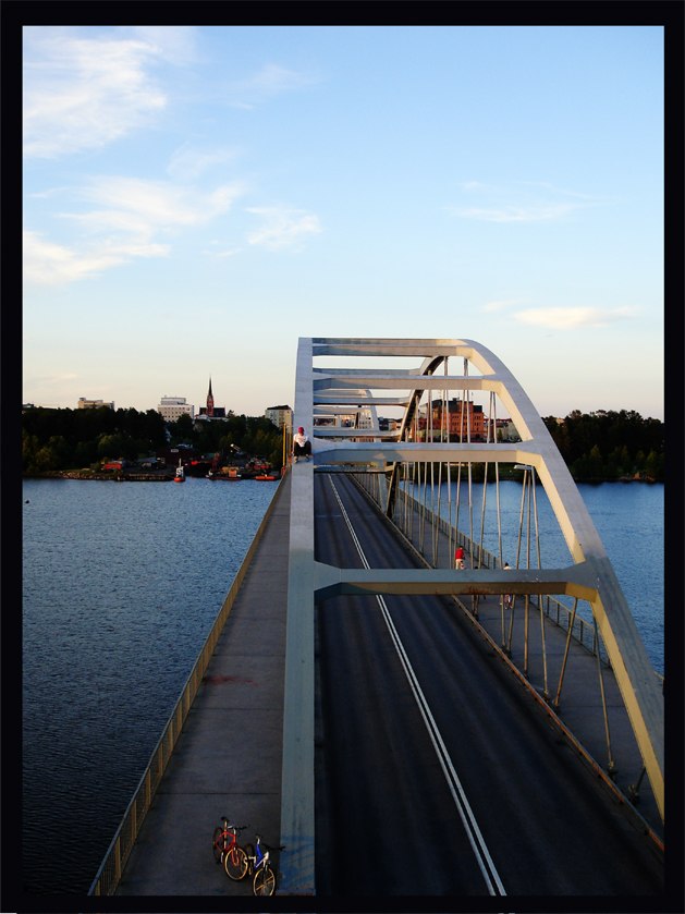 Var och klättrade lite i midnattsolen bilden tage. Foto: Simon Pontér. Åkare: Mikael Öhlund.