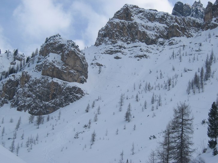 en av alla härliga offpistrepor vi hittade denna . Foto: Viktor Eklöf. Åkare: ingen.