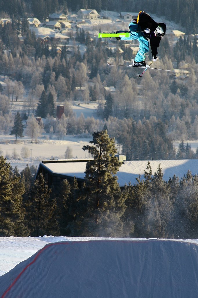 Från Sprite Big Air i Trysil, typ 360 med särade. Foto: Arnold Bakken Aasheim. Åkare: Eric Johansson.