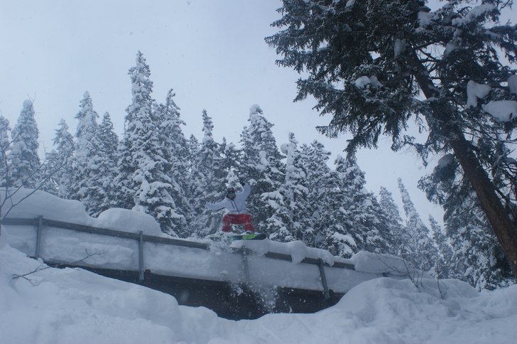 3m drop . Foto: Oskar Jönsson. Åkare: Dominik Kaelin.