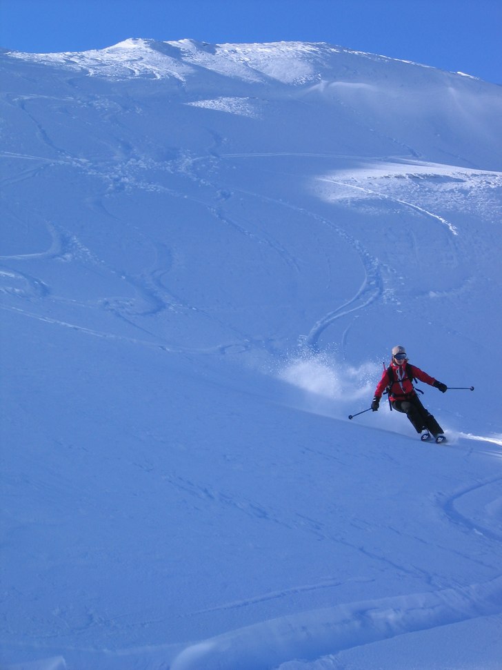 Öppningsdagen på winterhorn gav gott med orörd . Foto: Coffe. Åkare: Helena.
