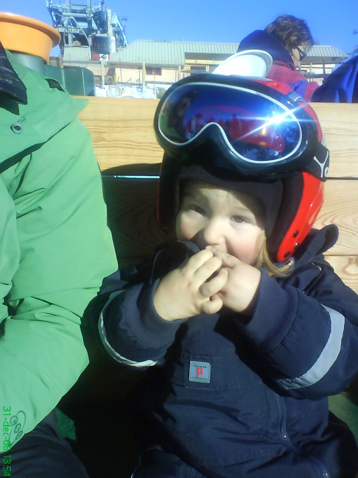 blivande skidåkare? JAAAAAAAA!!!. Foto: ronja åÅÅÅS. Åkare: öhm? LUKA.