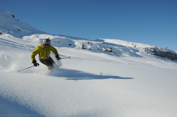 Faking big mountain shredding.... Foto: Mats Näslund. Åkare: Tobias Backgård.