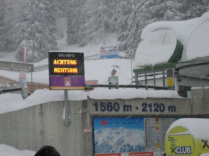 95cm Lawinengefahr! 3h senare öppnade liftarna.... Foto: Markus Kroon.
