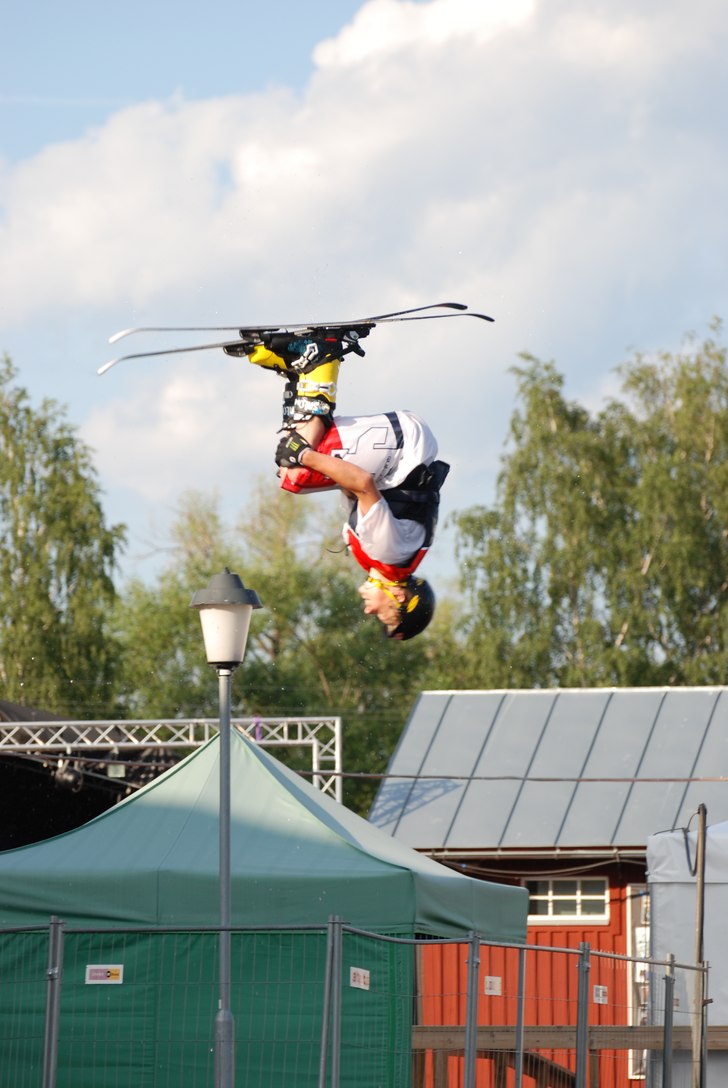 Dubbel backflip. Åkare: Tobias Nilsson.