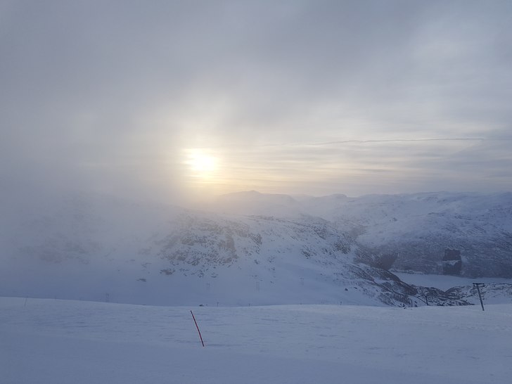 Lørdag
God lørdag morgen! Her er nå lettskyet, .