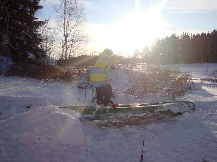 vi vände på en kanot . Foto: oskar bergsman. Åkare: Jonathan Gullarberg.