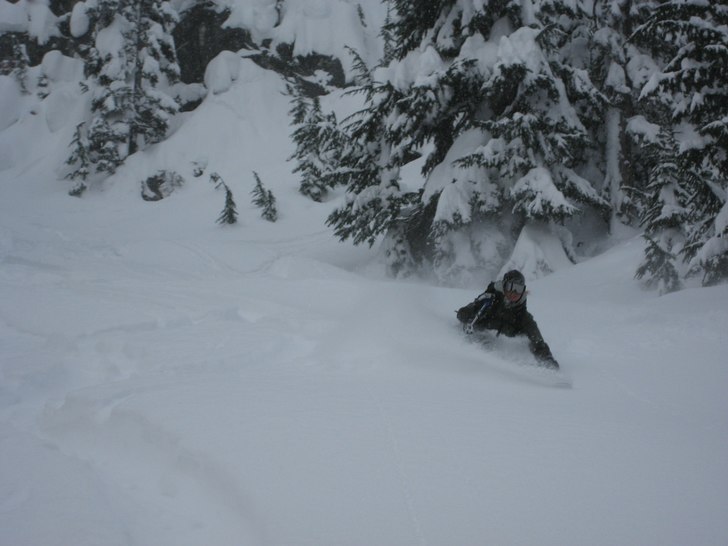 Midjedjupt i Rogers Pass. Foto: Martin Stenberg. Åkare: Emelie Stenberg.