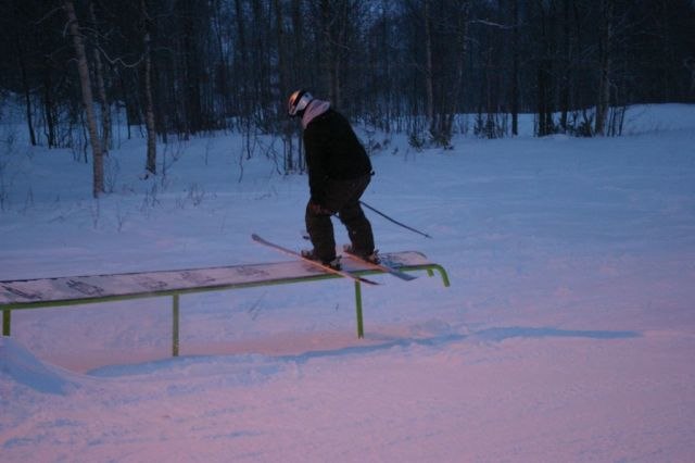 Provar C-boxen lite. Foto: Emanuel Edman. Åkare: André Stighall.