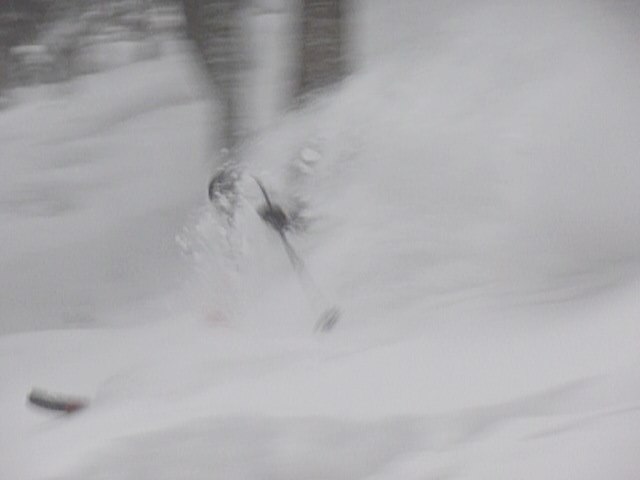 Faceshot en fin skiddag med 1 m nysnö.. Foto: Pär Wikström. Åkare: Adam Hedström.