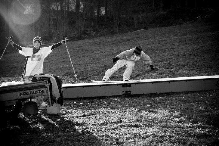 Höstsession. Foto: Karl Kurtti. Åkare: Oscar Sundell (på box) , Eric Hellman (poser).