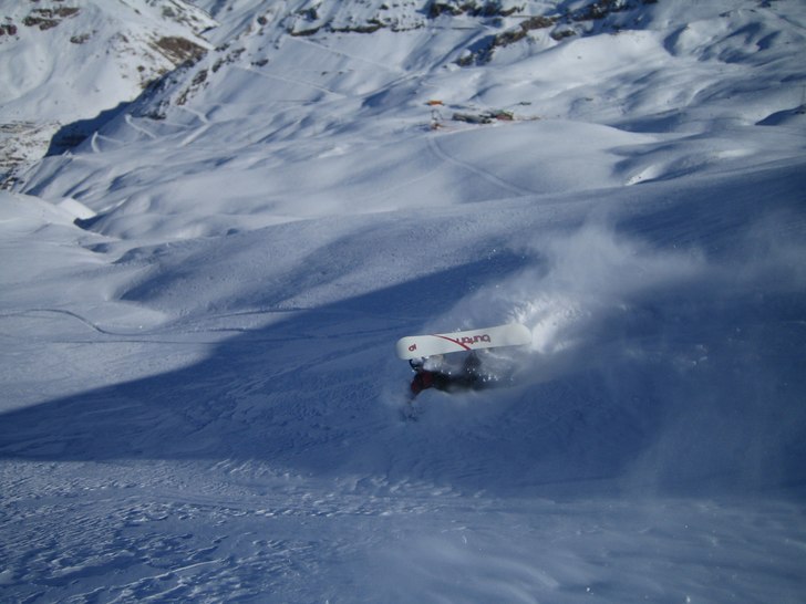 Snösprut som bara den, så gött mos!. Foto: Håkan Laaksonen. Åkare: Anders Laaksonen.