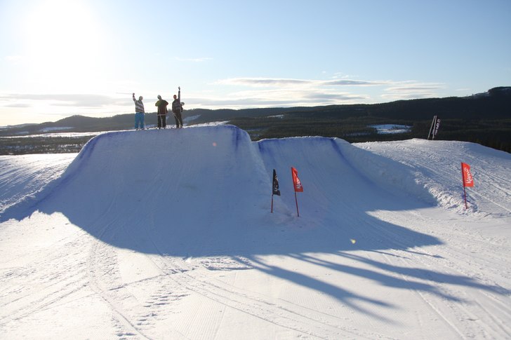 vilket kvälls shred
obs:oredigerad. Foto: Henrik Tindefjord. Åkare: Johan ericsson, Tim andersson, Christian lindström.